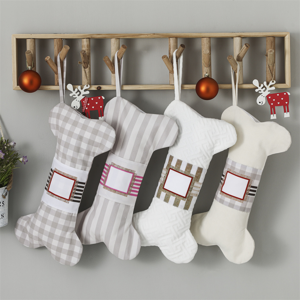 Christmas Stocking Hanging - Рождественские чулки в клетку для домашних